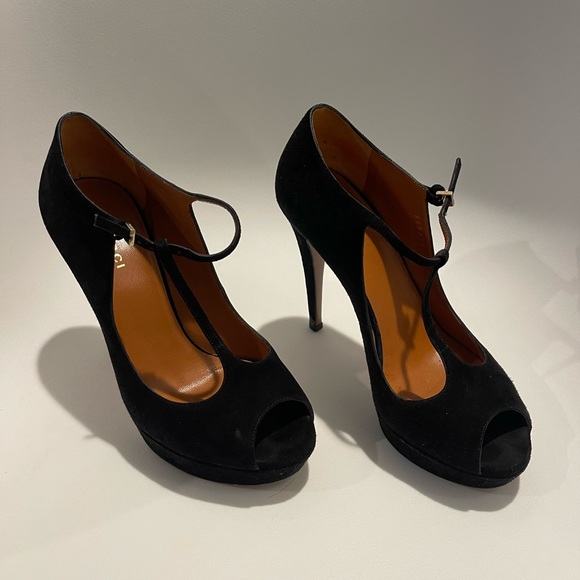 Gucci pumps
